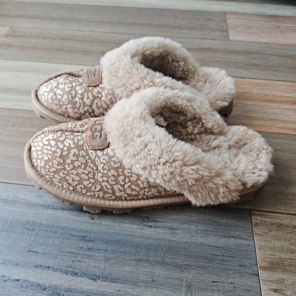 UGG Coquette Women’s Sheepskin Clog Slippers – Cozy Indoor/Outdoor Shoes Size 9 - Picture 2 of 9